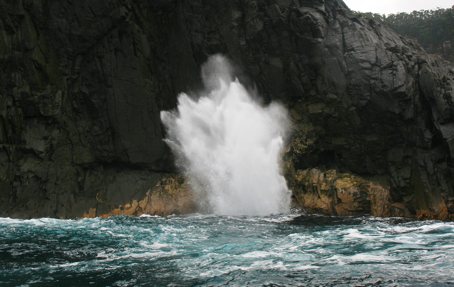 Breathing rock, Bruny Island