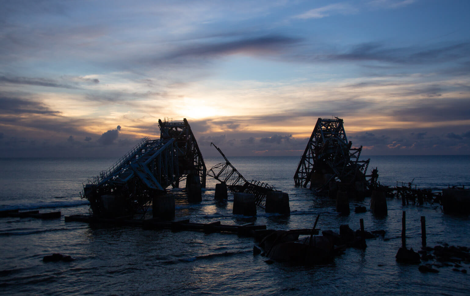 Collapsed cantilevers, Nauru